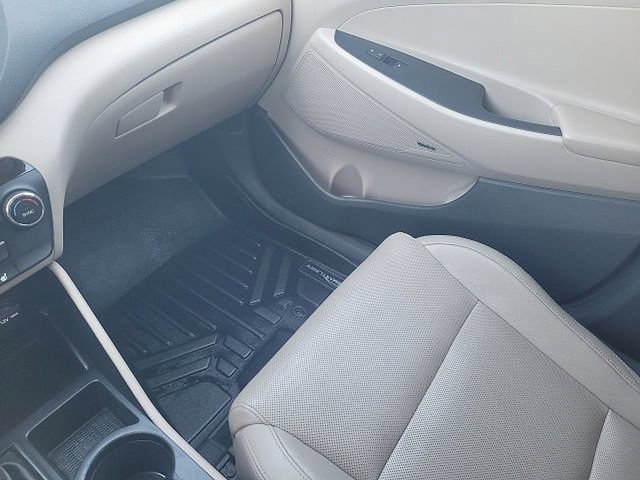 Used 2017 Hyundai Tucson SE Plus AWD/4WD image 6