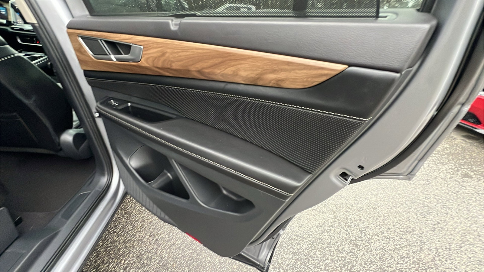 Used 2024 Volkswagen Atlas SE image 20