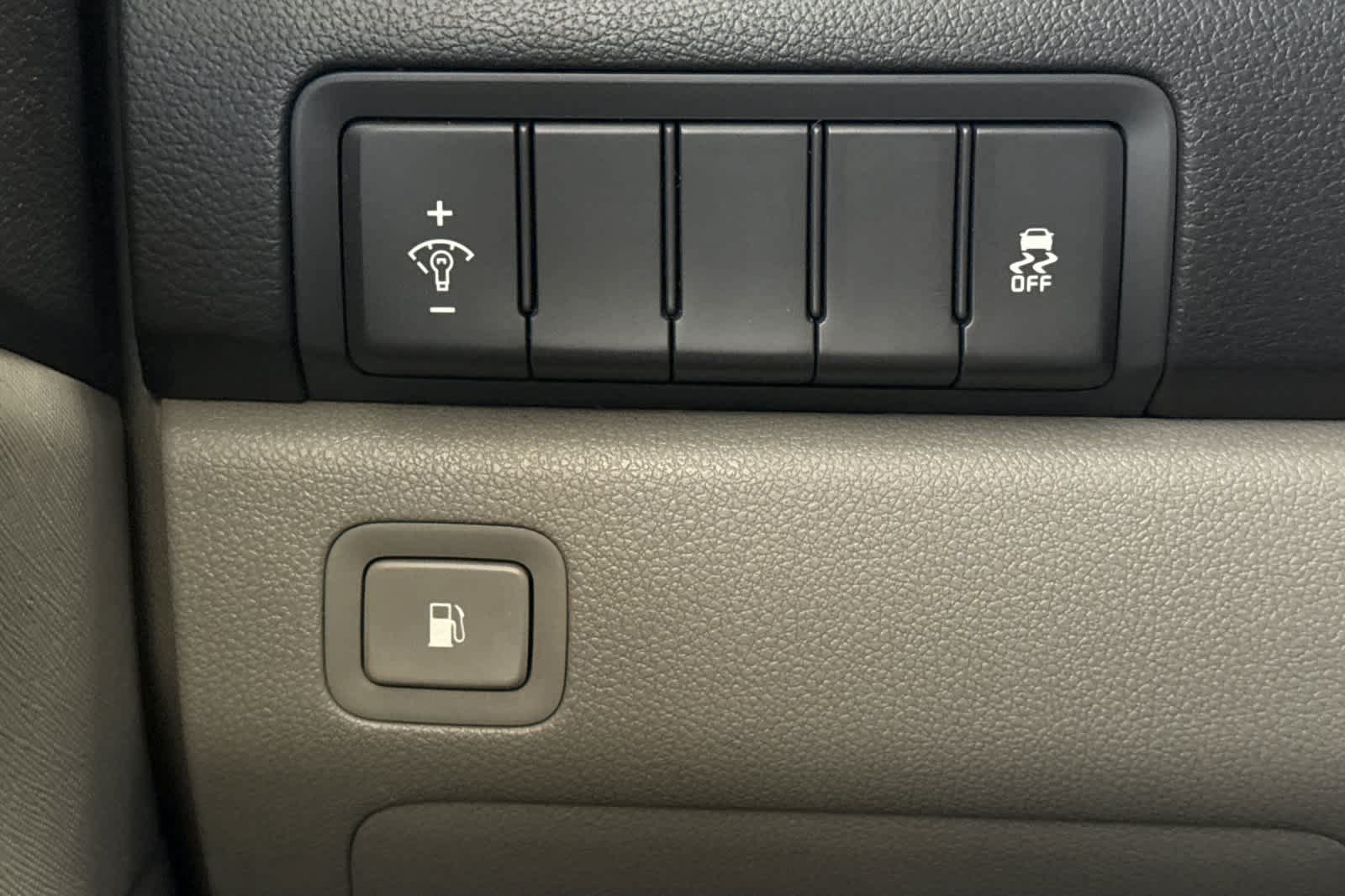 Used 2017 Kia Sedona LX w/ LX Essentials Premium Package FWD image 31