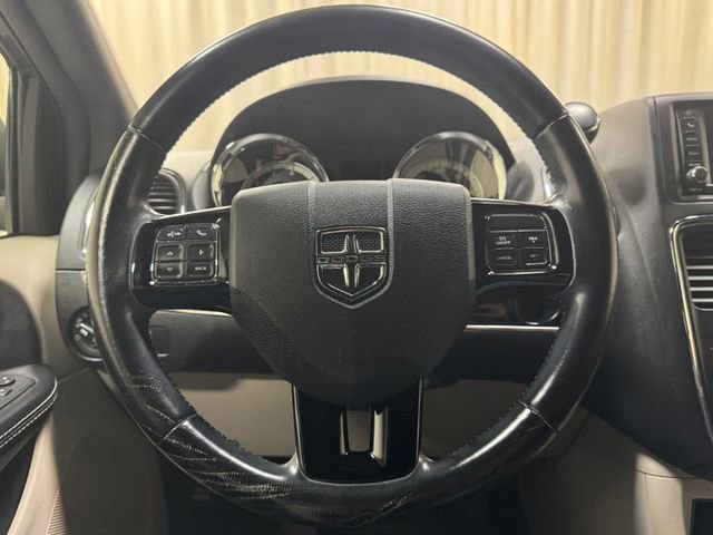 Used 2019 Dodge Grand Caravan SXT w/ Rear Park Assist Package FWD image 16