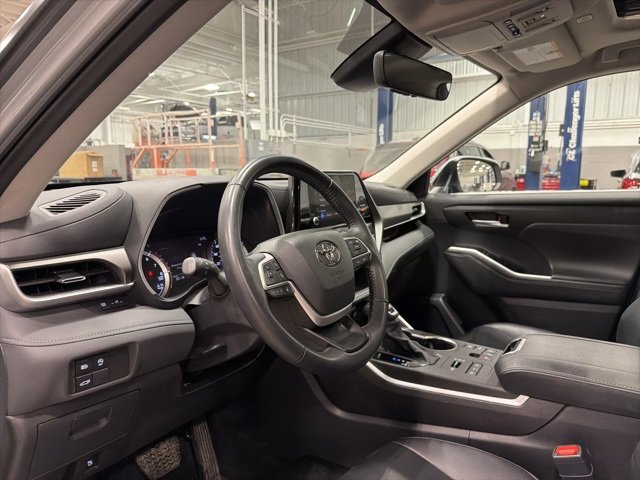 Certified 2024 Toyota Highlander XLE image 72
