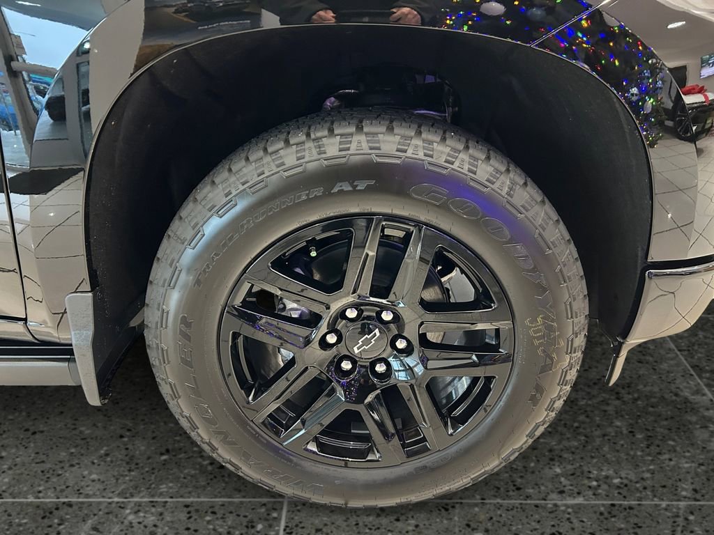 New 2026 Chevrolet Silverado 1500 High Country w/ Midnight Edition image 9