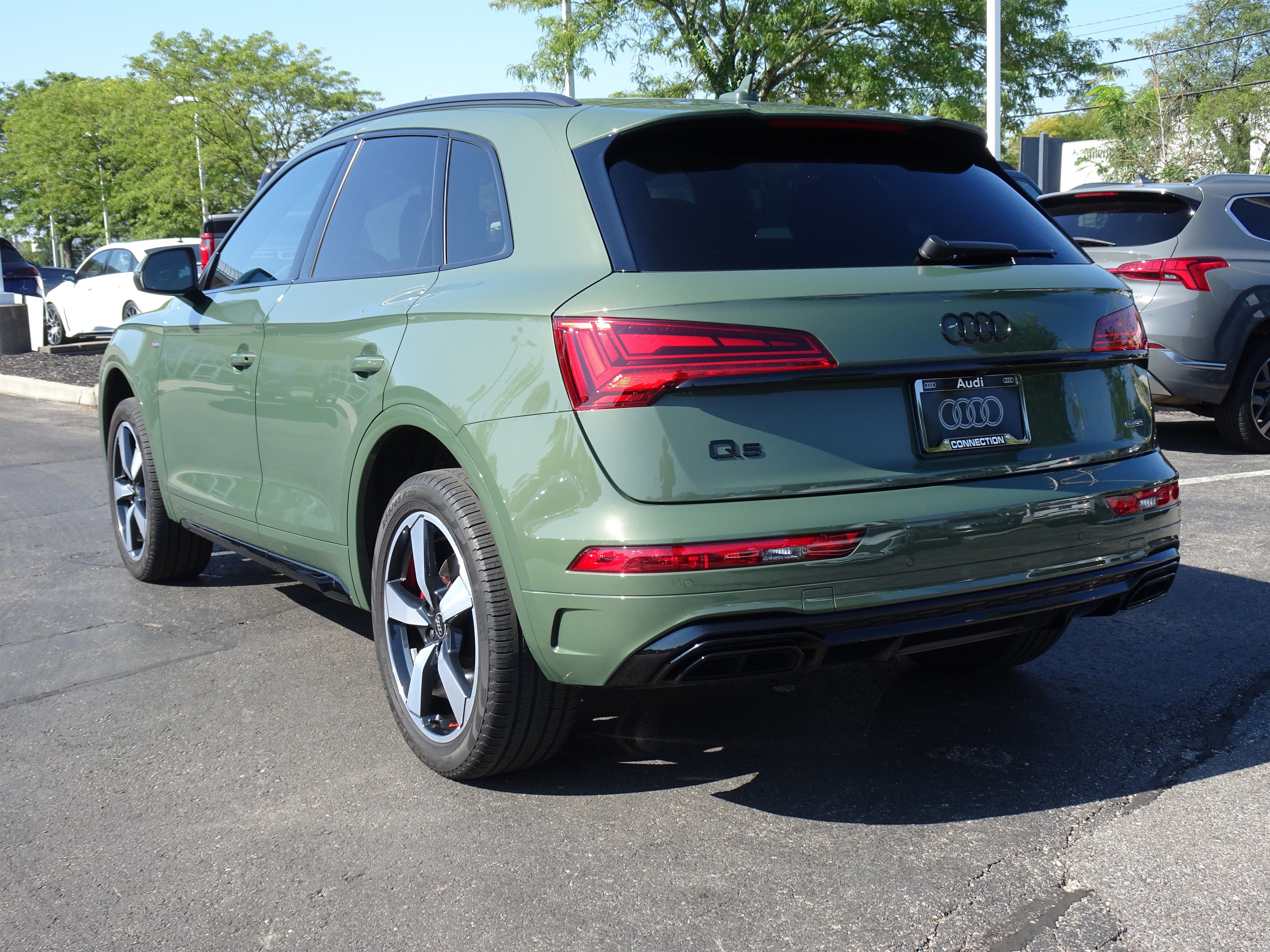 Certified 2024 Audi Q5 2.0T Premium Plus w/ Premium Plus Package AWD/4WD image 3