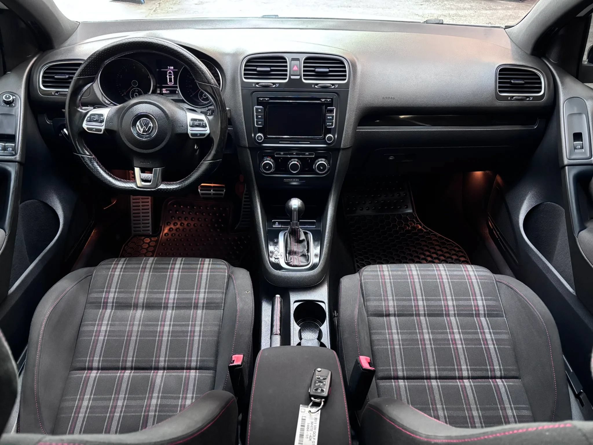 Used 2011 Volkswagen Golf 2-Door FWD image 11