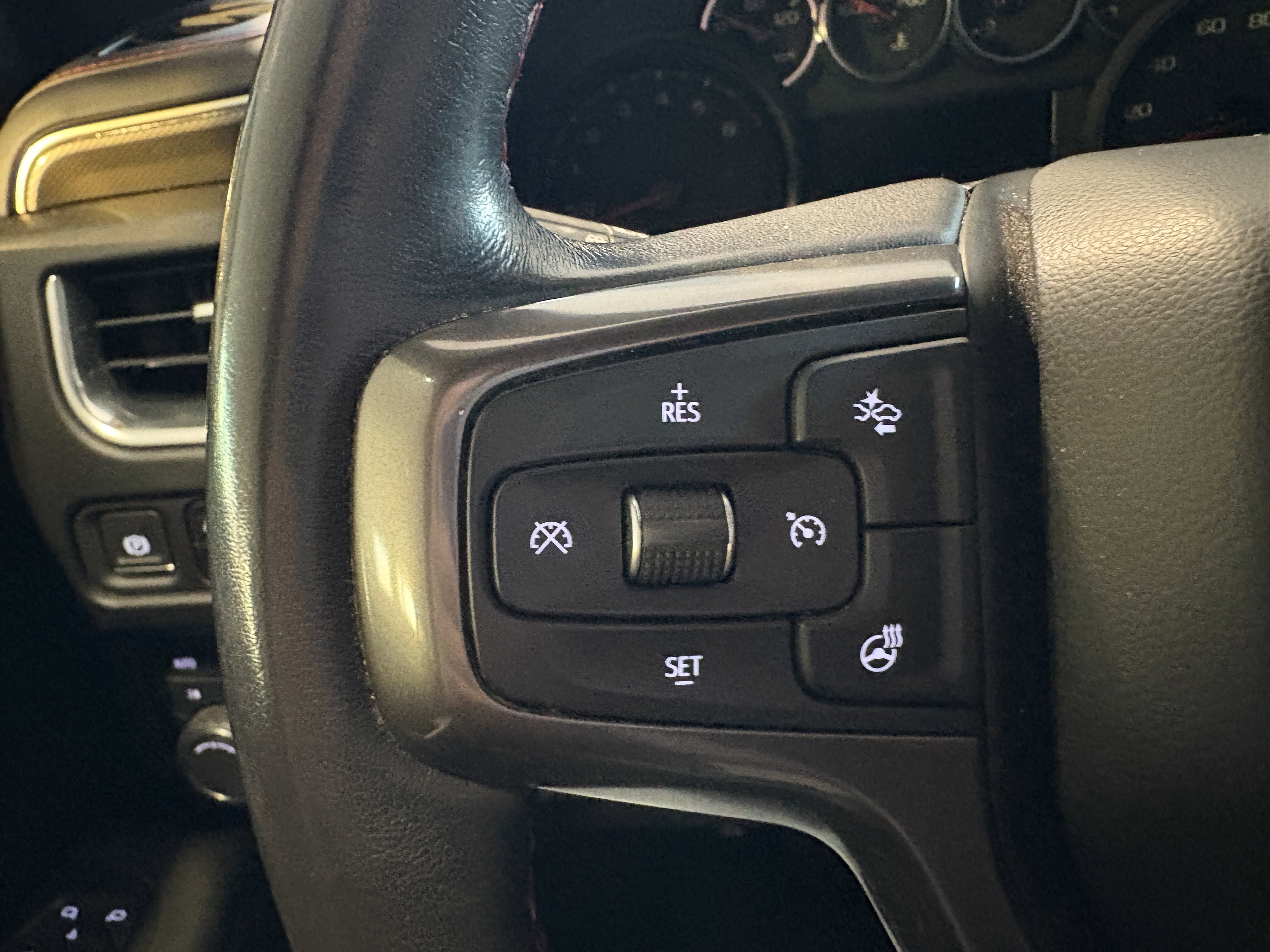 Used 2021 Chevrolet Suburban RST w/ Luxury Package image 13