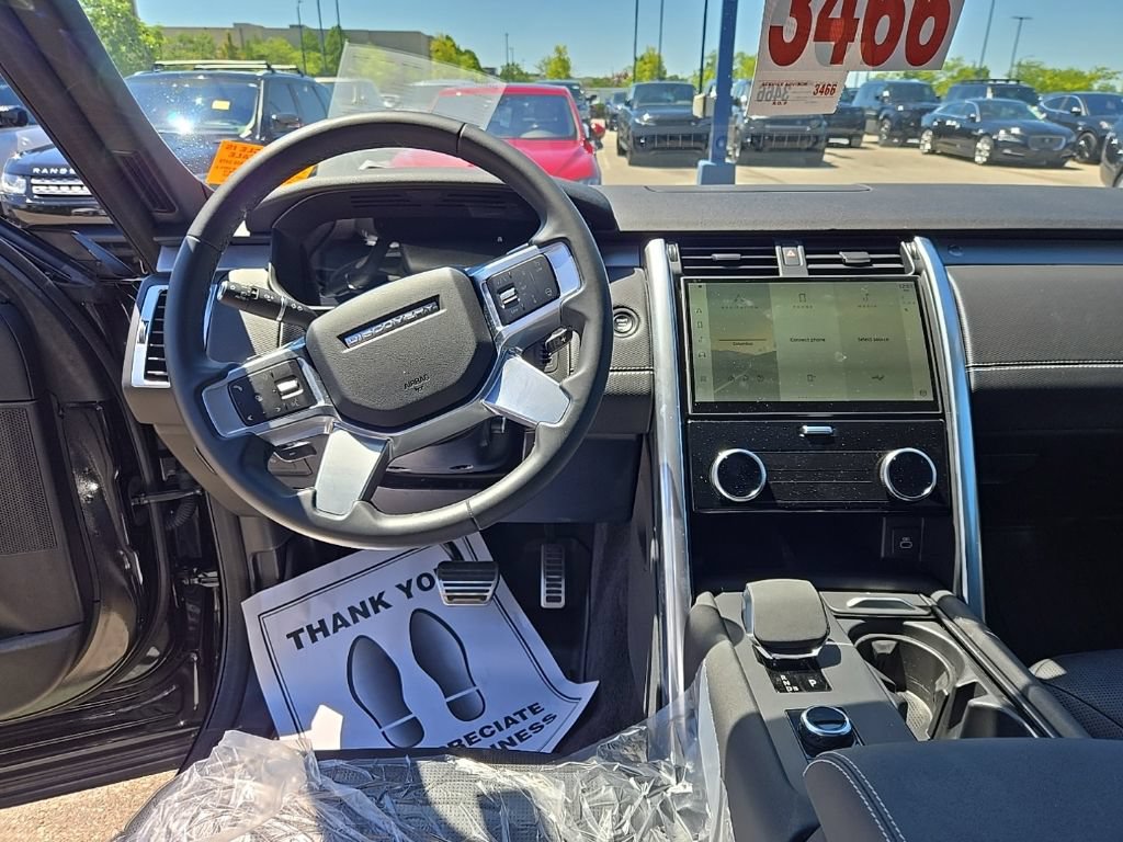 Used 2024 Land Rover Discovery Dynamic SE AWD/4WD image 14