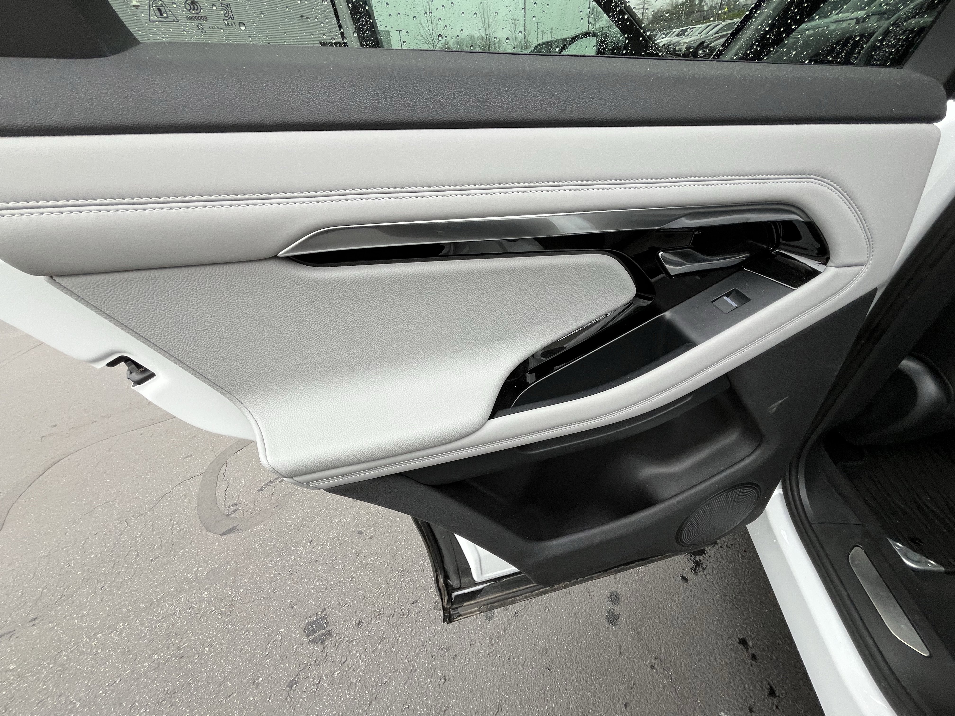 Certified 2023 Land Rover Range Rover Evoque R-Dynamic SE image 27