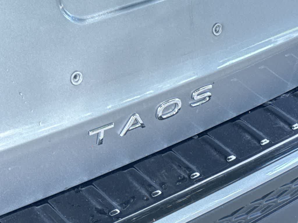 Used 2025 Volkswagen Taos SE FWD image 10