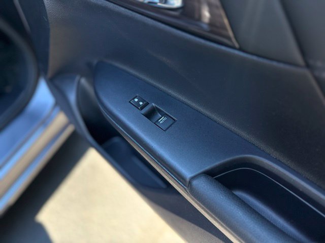 Used 2017 Honda Accord EX-L image 18