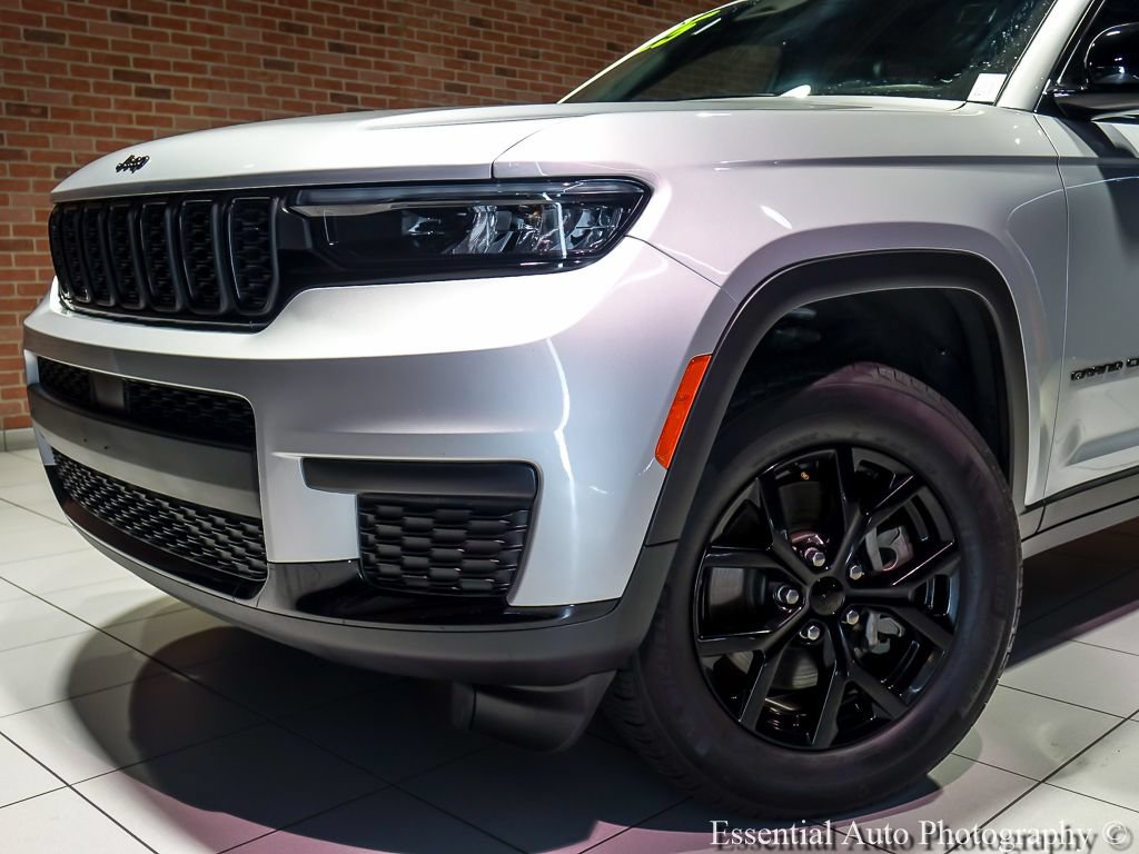 Used 2025 Jeep Grand Cherokee L Altitude AWD/4WD image 2