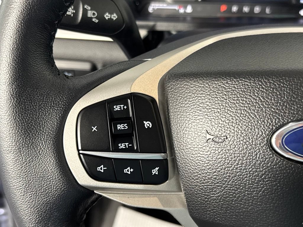 Used 2023 Ford Explorer XLT w/ Equipment Group 202A AWD/4WD image 16