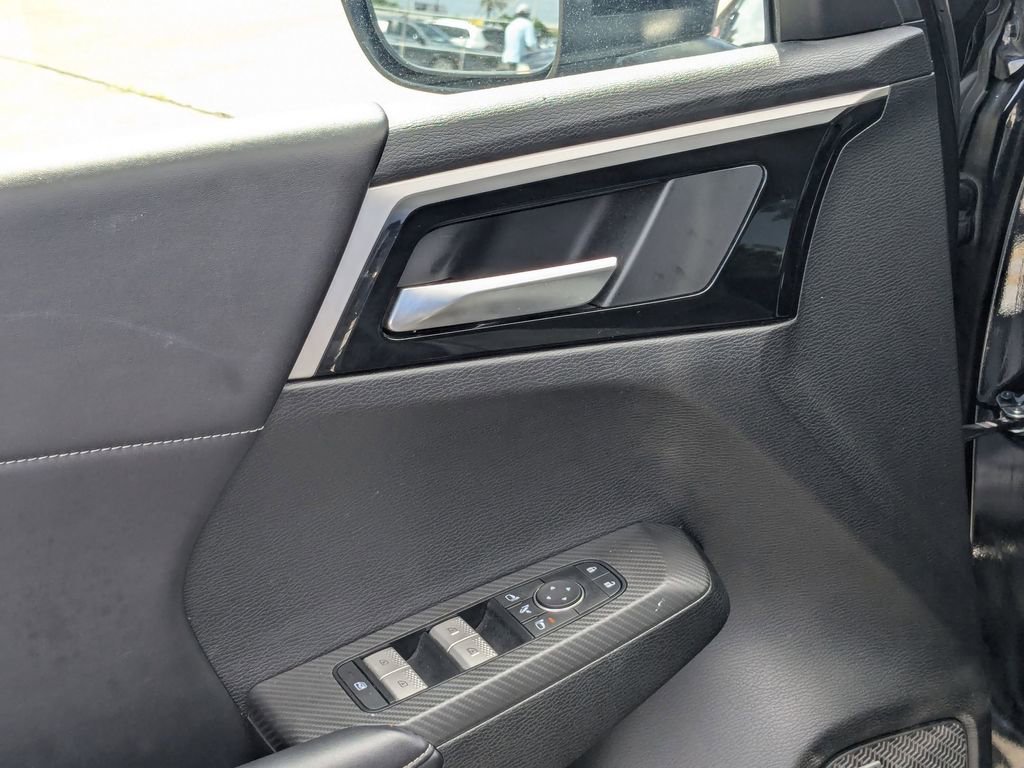 Used 2025 Mitsubishi Outlander SE FWD image 13