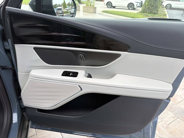 New 2026 Lincoln Nautilus Premier AWD/4WD image 15