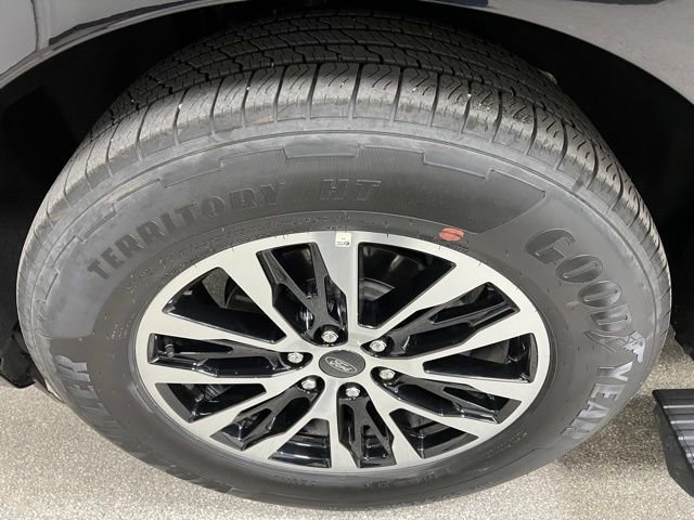 Used 2025 Ford Expedition Platinum AWD/4WD image 13