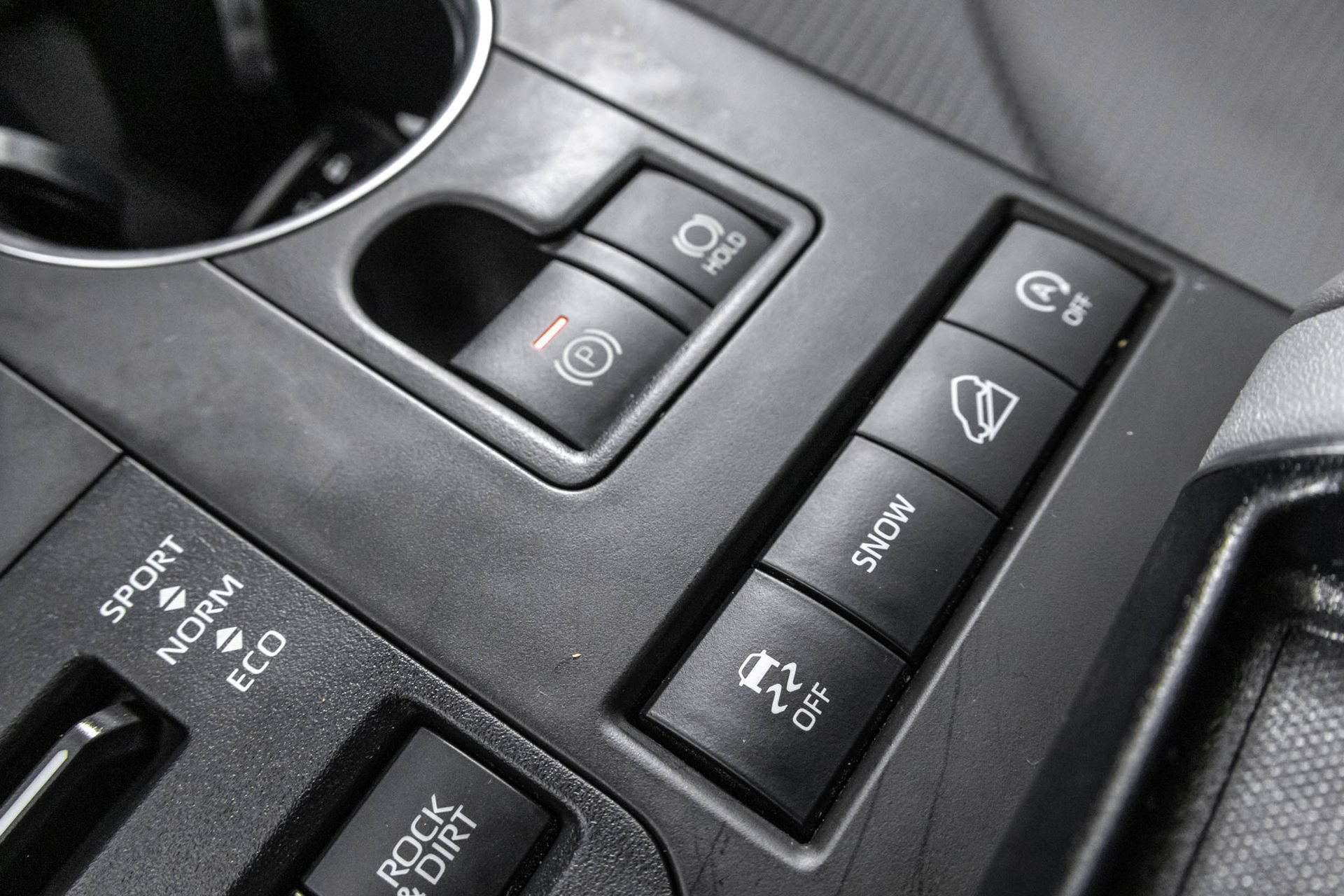 Used 2022 Toyota Highlander LE AWD/4WD image 33