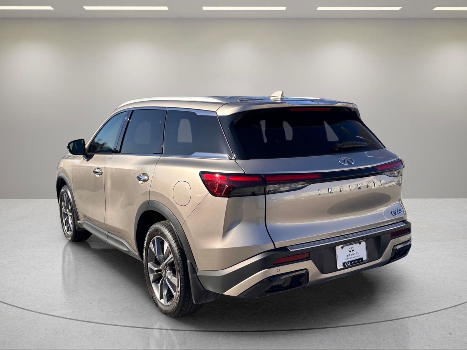 Certified 2023 INFINITI QX60 Luxe w/ Performance Audio Package FWD image 3