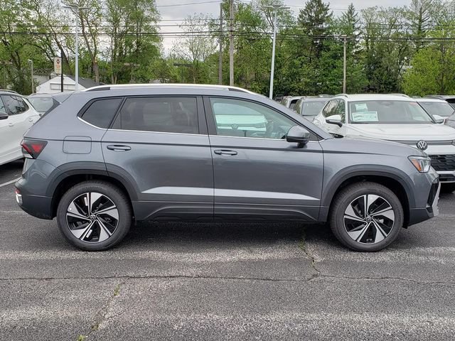 New 2026 Volkswagen Taos SE AWD/4WD image 2