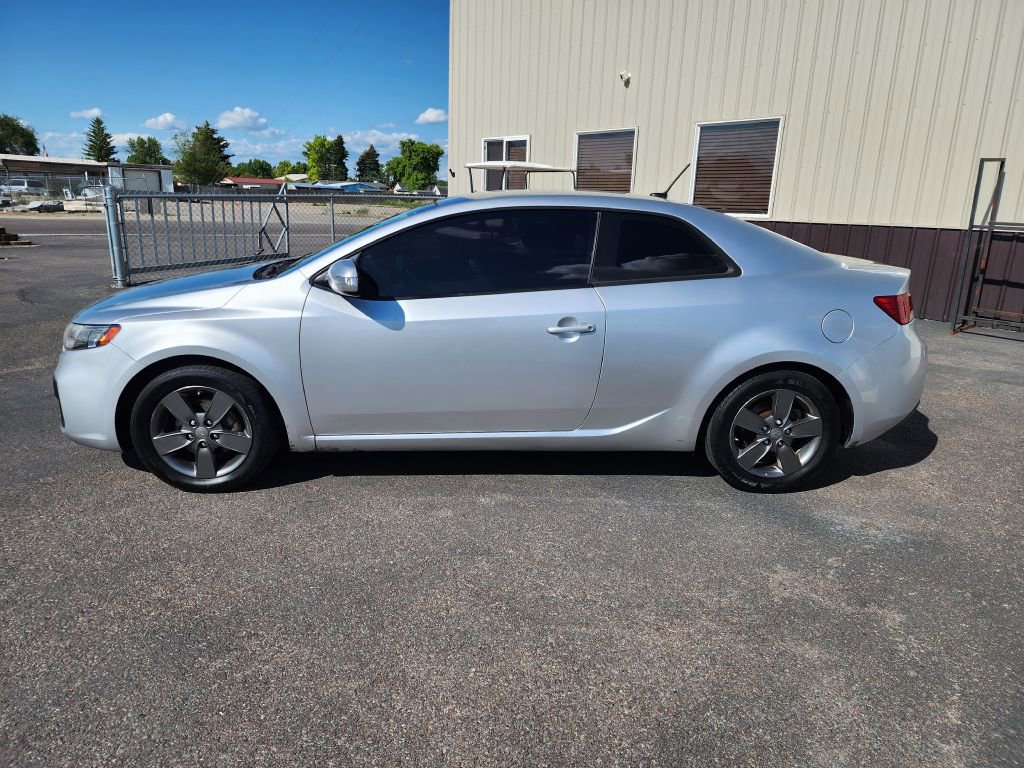 Used 2010 Kia Forte Koup EX image 2