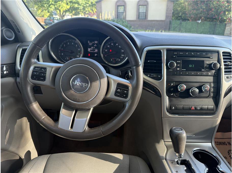 Used 2011 Jeep Grand Cherokee Laredo w/ Security & Convenience Group AWD/4WD image 10