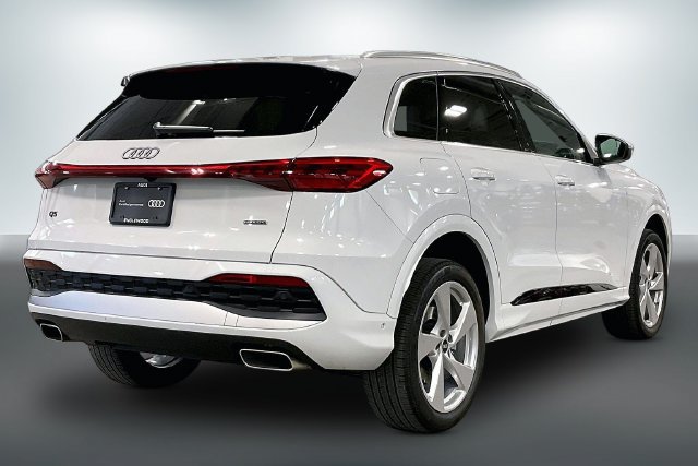 Used 2025 Audi Q5 Premium Plus w/ Premium Plus AWD/4WD image 13