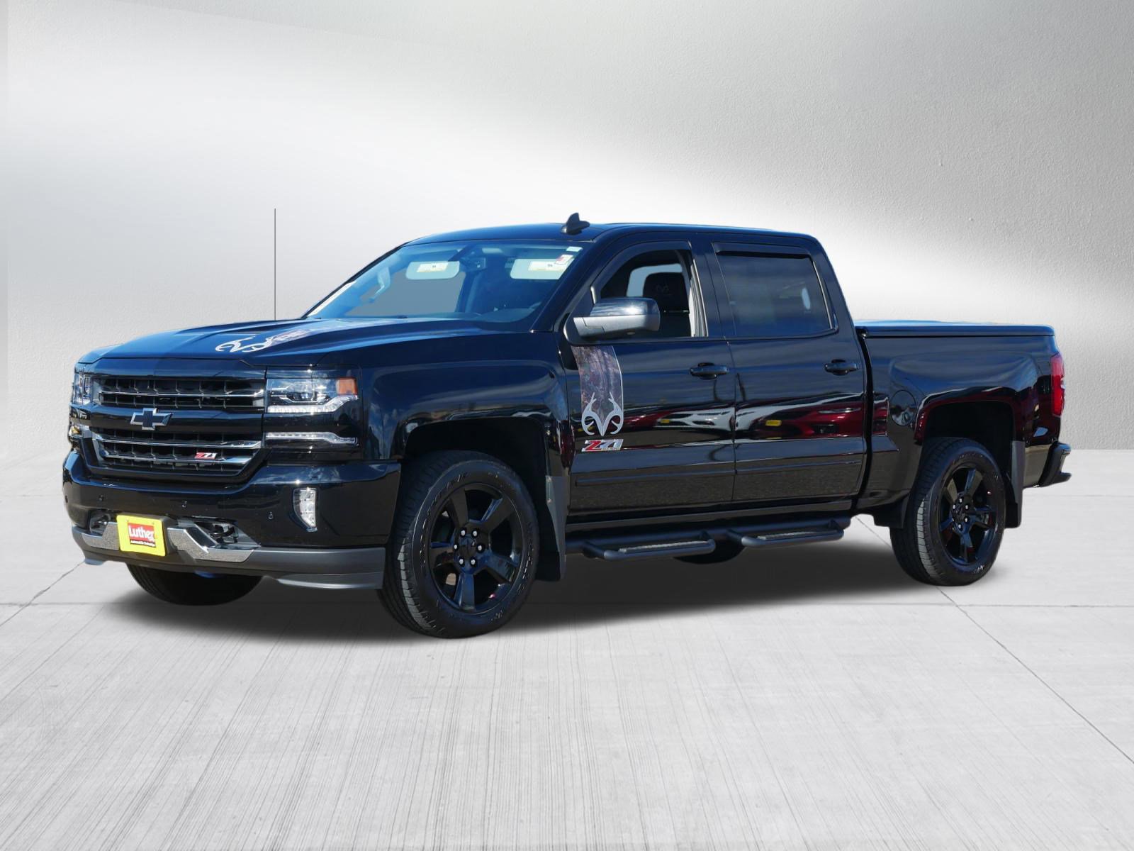 Used 2017 Chevrolet Silverado 1500 LTZ Z71 w/ Realtree Edition AWD/4WD image 3
