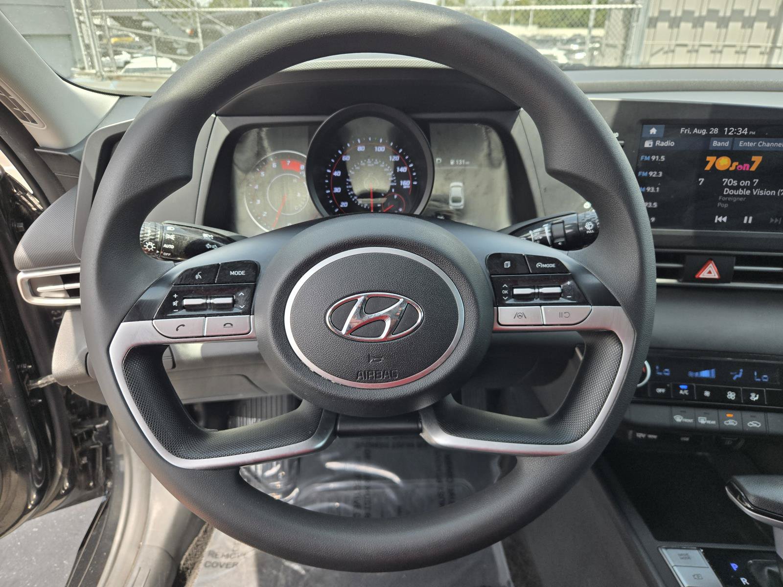 Used 2022 Hyundai Elantra SEL FWD image 15