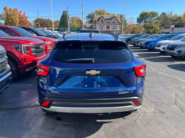 Used 2024 Chevrolet Trax LT w/ LT Convenience Package FWD image 4