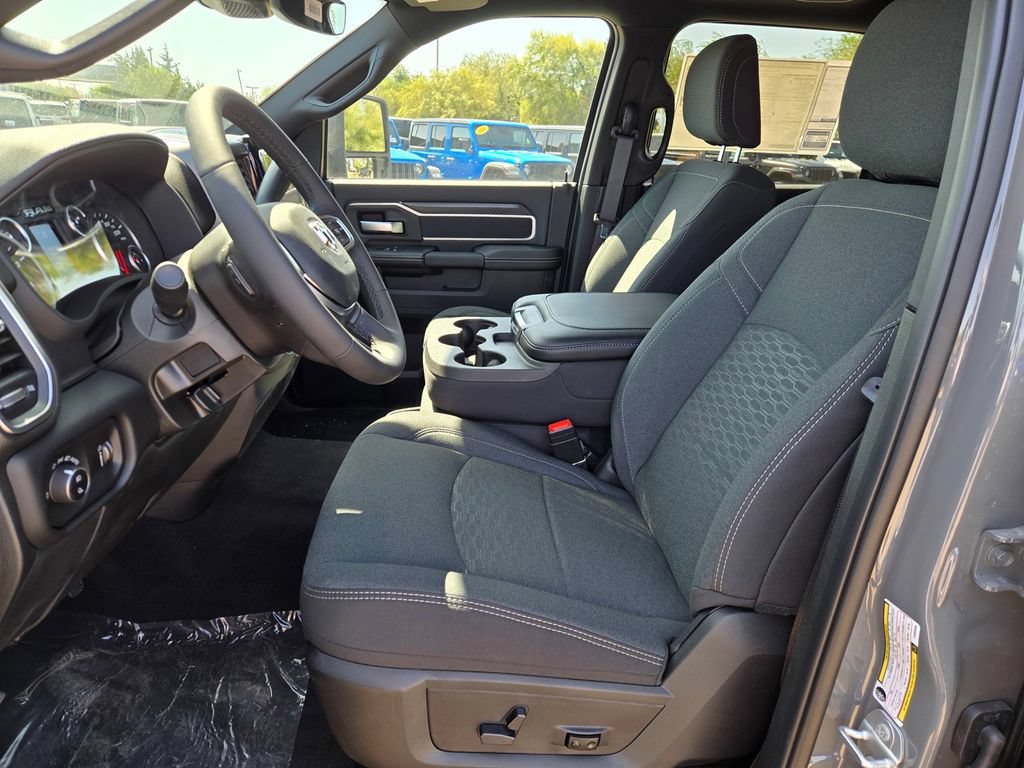 New 2026 RAM 3500 Big Horn AWD/4WD image 5