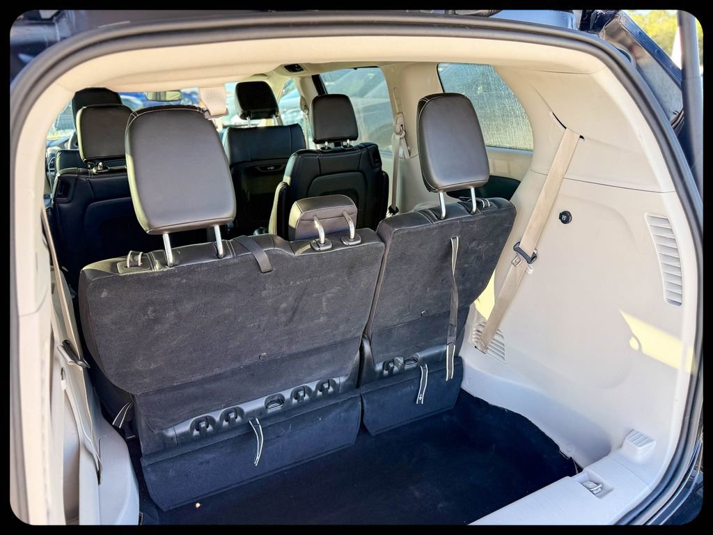 Used 2024 Chrysler Pacifica Touring-L image 8