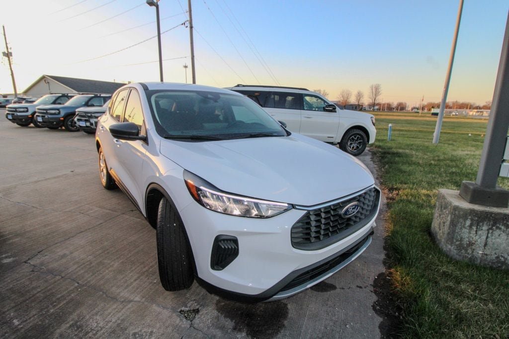 New 2026 Ford Escape Active w/ Tech Pack #1 FWD image 2