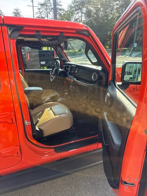 Used 2018 Jeep Wrangler Unlimited Sahara AWD/4WD image 19