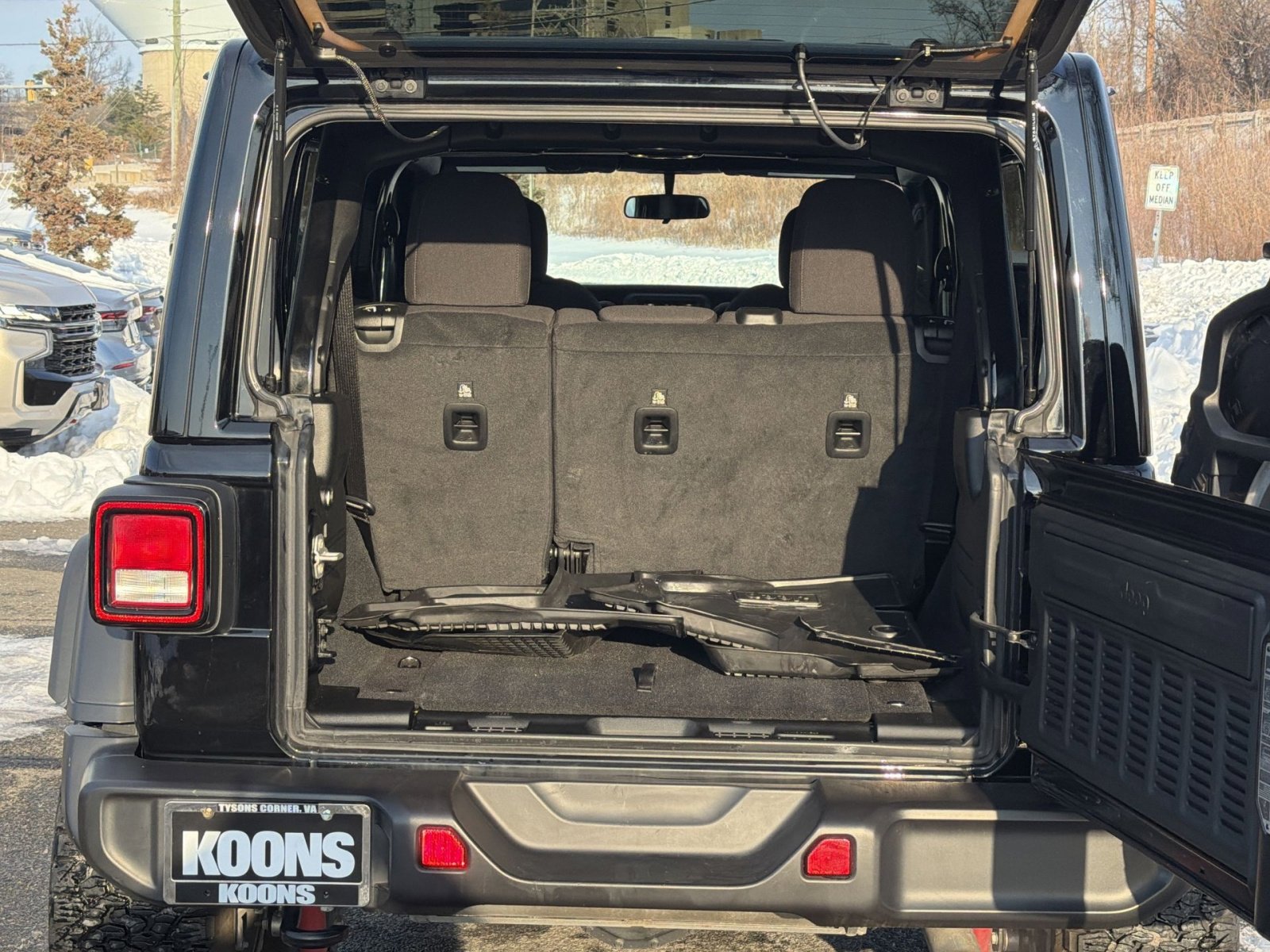 Used 2023 Jeep Wrangler Unlimited Sport image 24