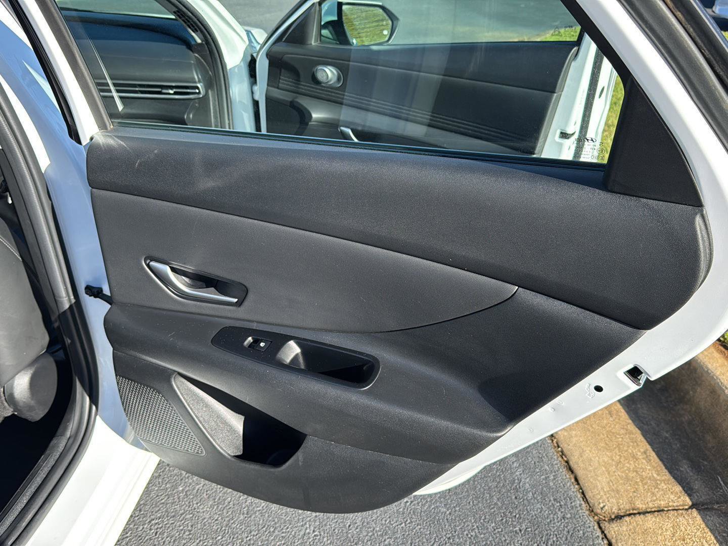 Used 2024 Hyundai Elantra Limited image 13