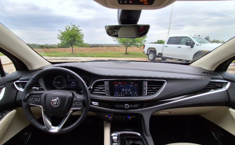 Used 2023 Buick Enclave Essence AWD/4WD image 18