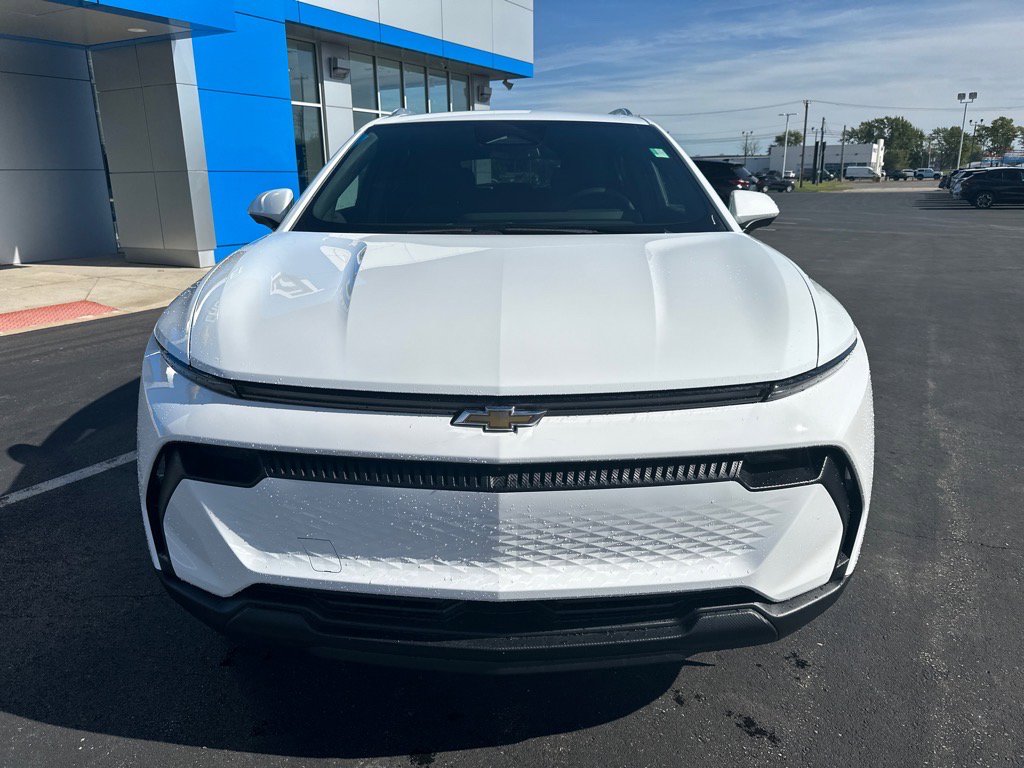 New 2026 Chevrolet Equinox EV LT image 2