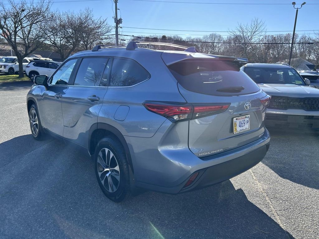 Used 2023 Toyota Highlander XLE image 5