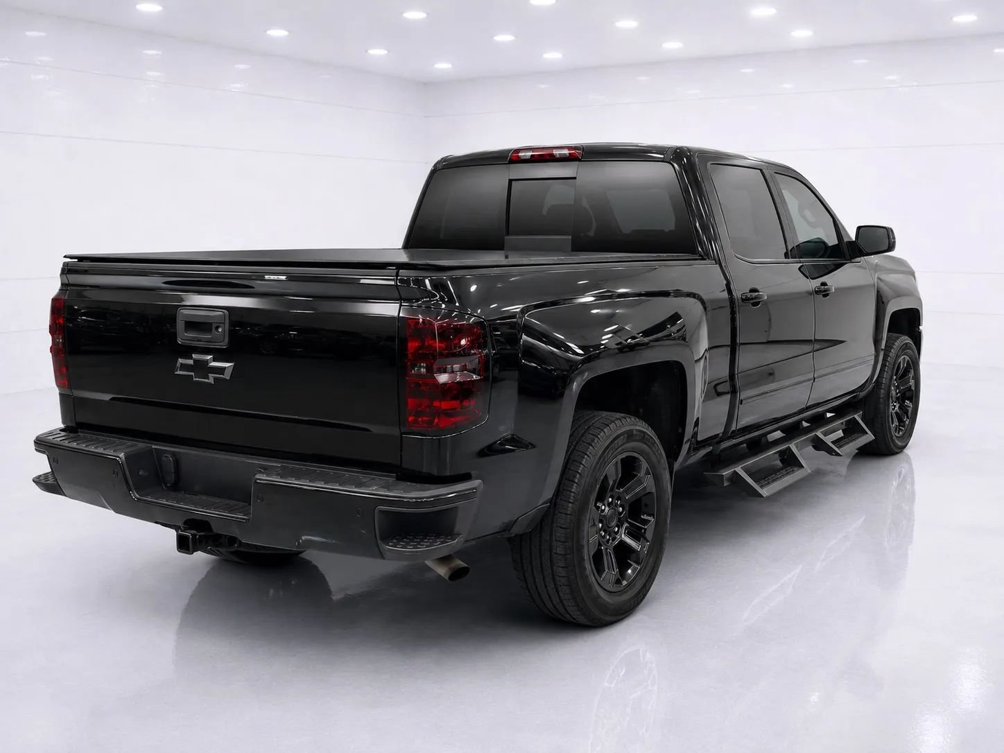 Used 2018 Chevrolet Silverado 1500 LT w/ Midnight Edition AWD/4WD image 5