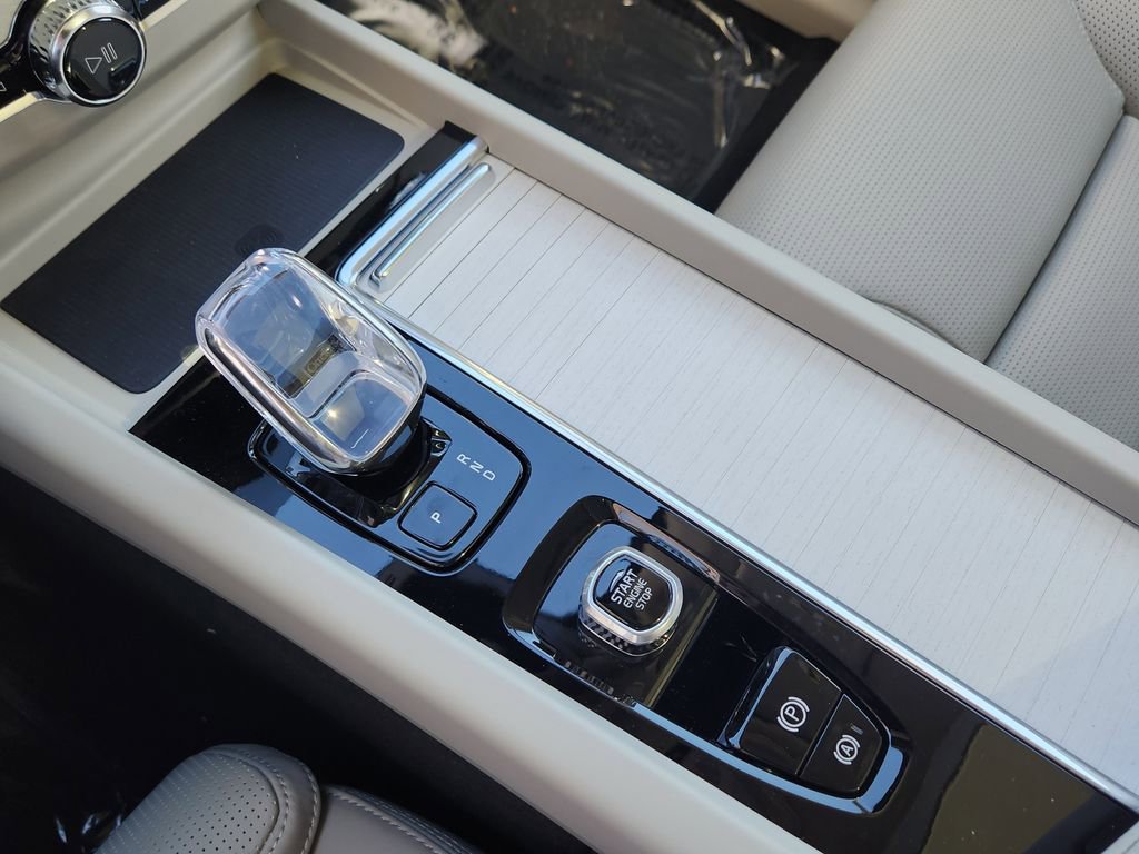 New 2026 Volvo XC60 B5 Ultra w/ Protection Package Premier image 11