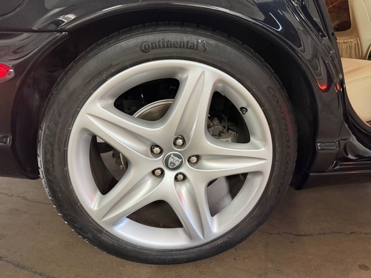 Used 2005 Jaguar XJ8 RWD image 24