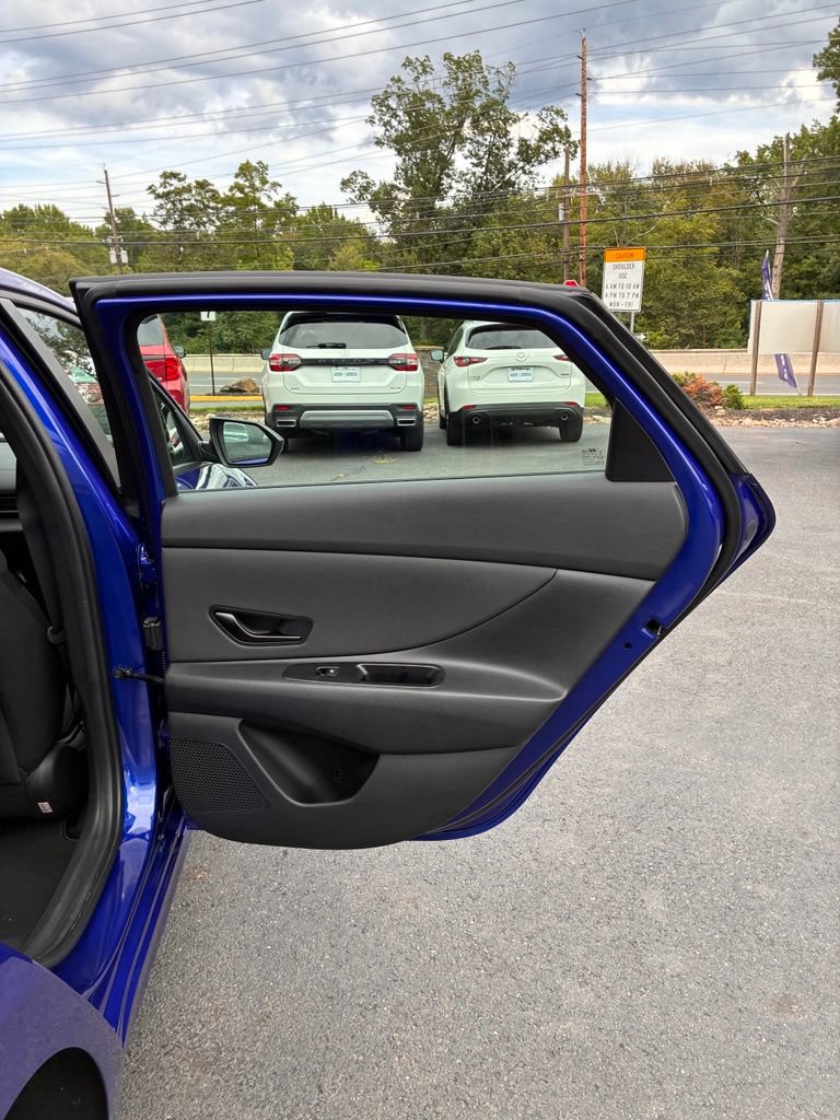 Used 2025 Hyundai Elantra SEL FWD image 21