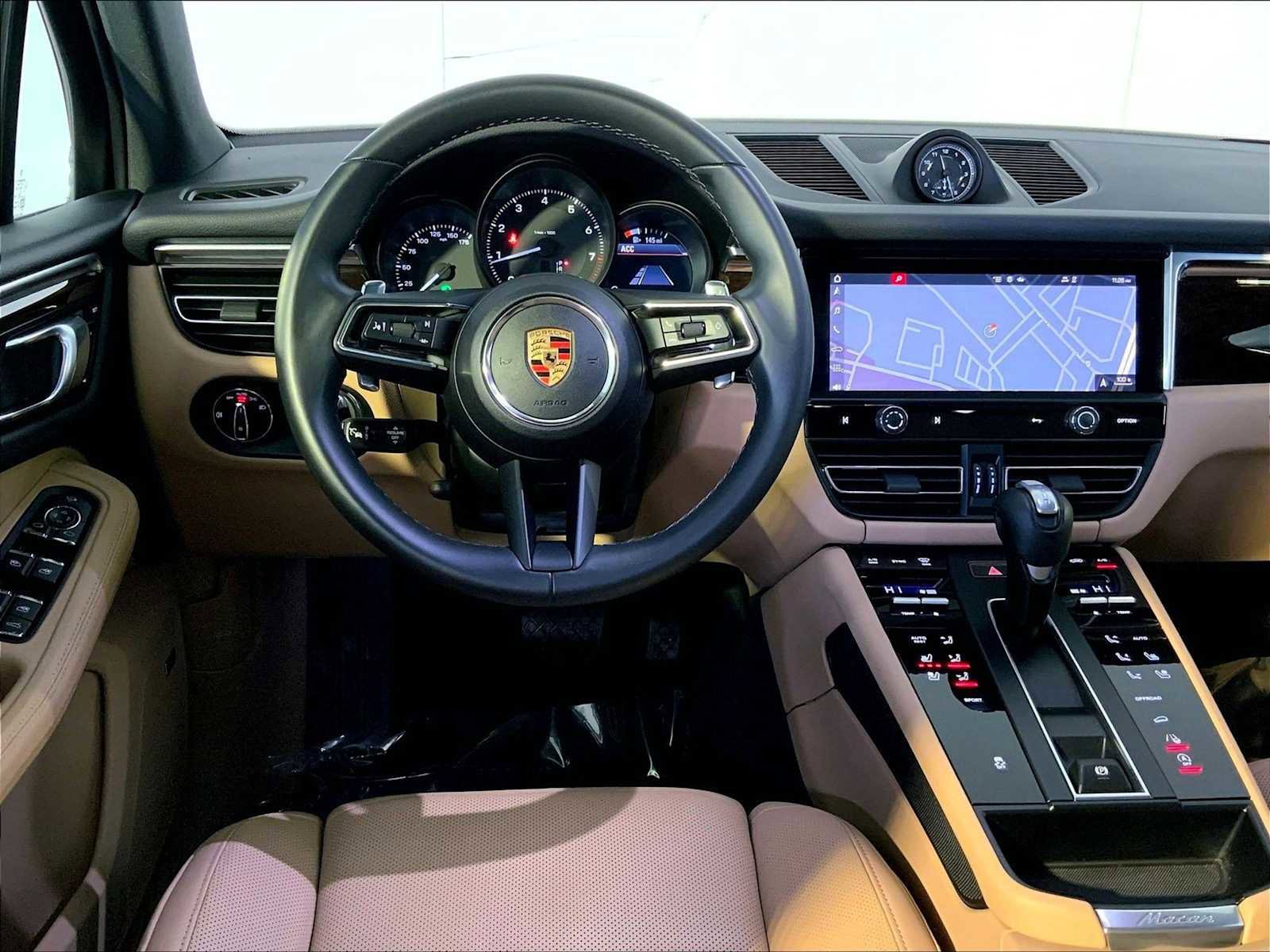 Certified 2023 Porsche Macan image 13