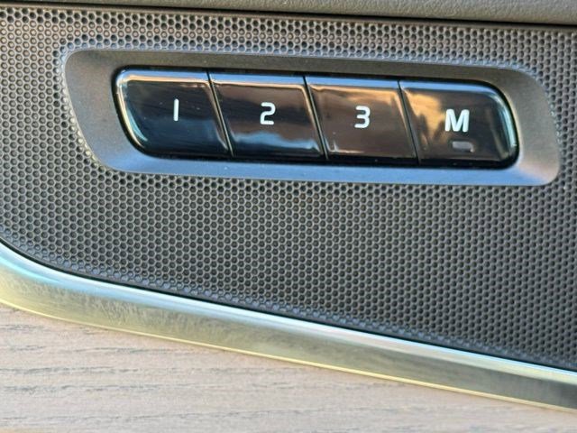 Used 2025 Volvo XC90 B6 Plus image 9