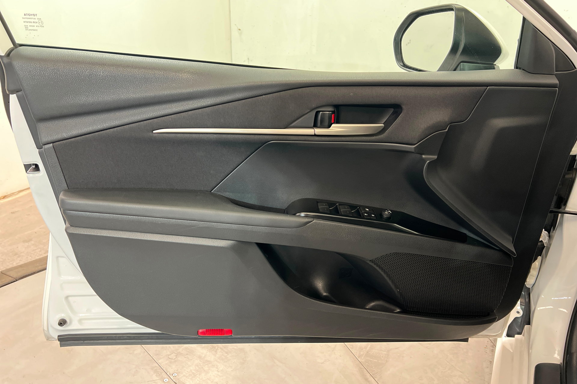 Used 2025 Toyota Camry LE FWD image 15