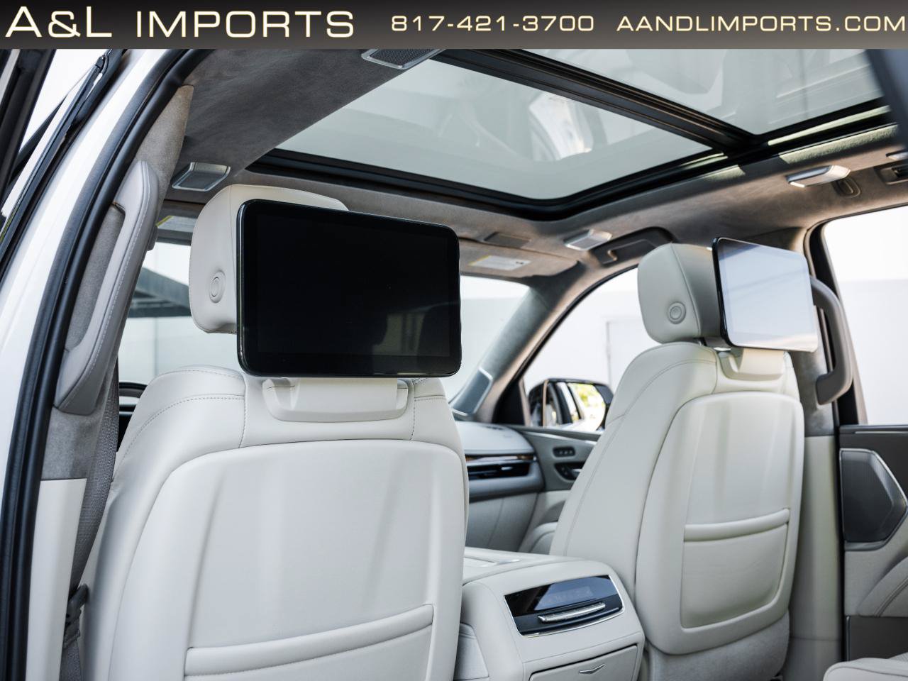 Used 2024 Cadillac Escalade Sport Platinum w/ LPO, ONYX Package AWD/4WD image 24