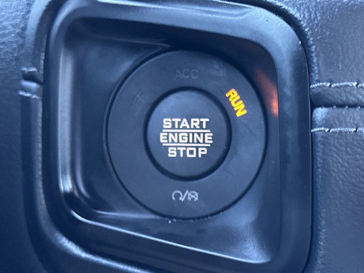 Used 2024 Jeep Wrangler Unlimited Sahara w/ Technology Group image 11