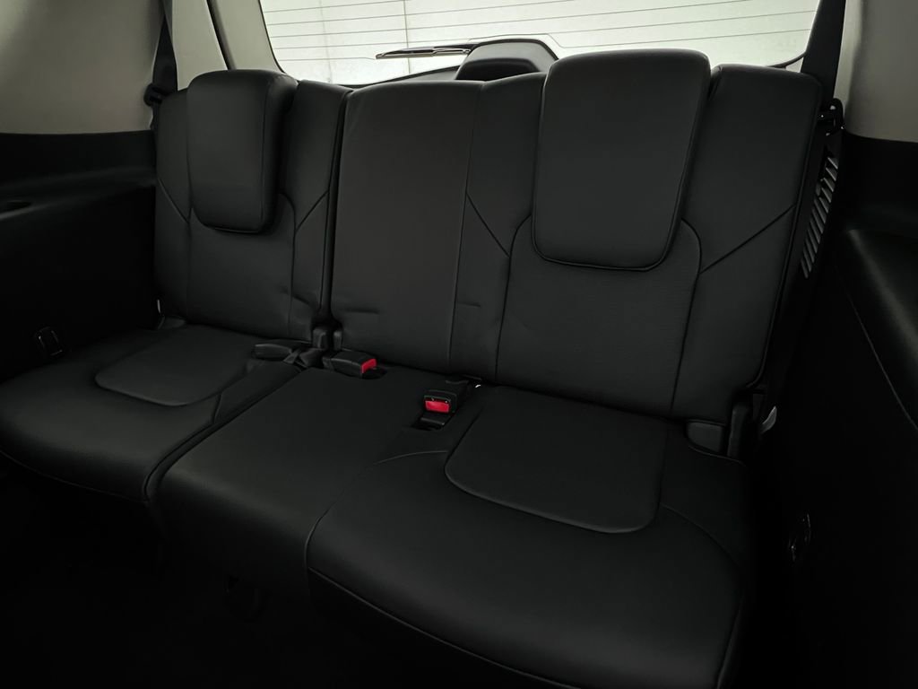 Used 2016 INFINITI QX80 Luxe w/ 22" Wheel Package image 16