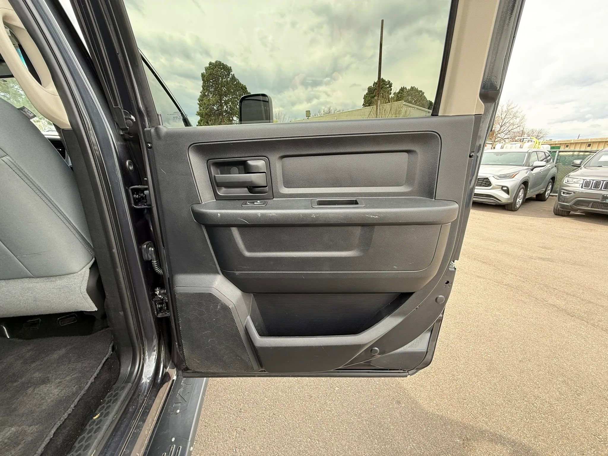 Used 2015 RAM 2500 Tradesman w/ Chrome Appearance Group AWD/4WD image 43