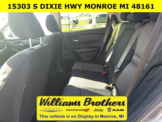 Used 2024 Nissan Rogue SV image 24