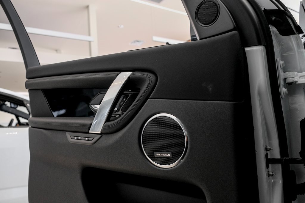 Used 2025 Land Rover Discovery Sport S image 11