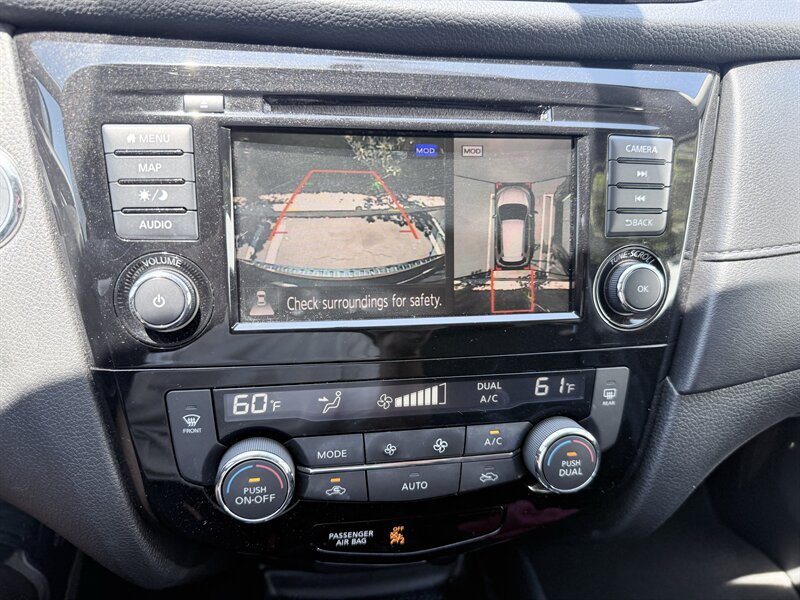 Used 2018 Nissan Rogue SV w/ Premium Package FWD image 13